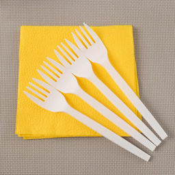 Набор одноразовой посуды премиум Доляна Фуршет, 4 персоны, тарелки, вилки, стаканы 200 мл, рюмки 100 мл, салфетки  фото 3