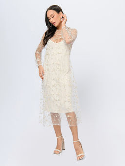 Платье бежевого цвета длины миди с цветочной вышивкой - 1001dress фото 4