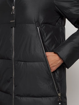 Пальто утепленное с капюшоном зимнее женское черного цвета 13816Ch - Visdeer фото 11