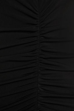 TRENDYOLMILLA Siyah Drape Detayl? Boyundan Baglamal? Vucuda Oturan Midi Esnek Orme Kalem Elbise TWOSS23EL02370