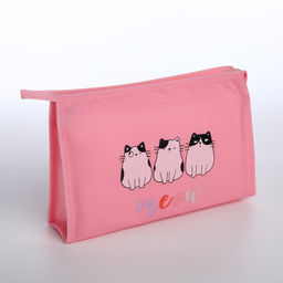 Косметичка на молнии треугольная с рисунком Meow, розовая