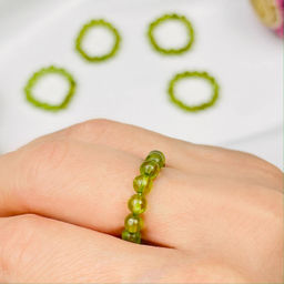Кольцо на резинке из Хризолита 16 р.