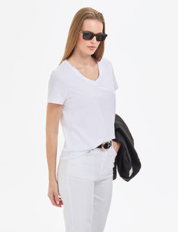 Beyaz Regular Fit V Yaka Basic Ti__rt