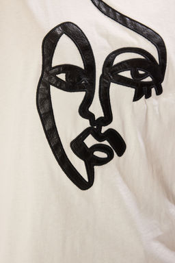 TRENDYOLMILLA Ekru %100 Pamuk Kabartma Bask?l? Oversize/Genis Kal?p Orme T-Shirt TWOSS25TS00081 фото 4