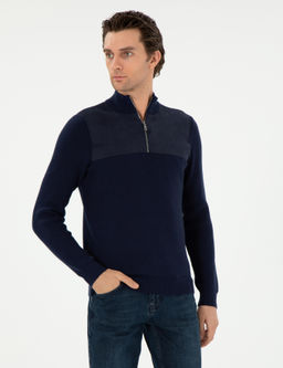 Темно-синий зауженный свитер