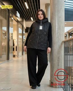 Жилетка женская с капюшоном