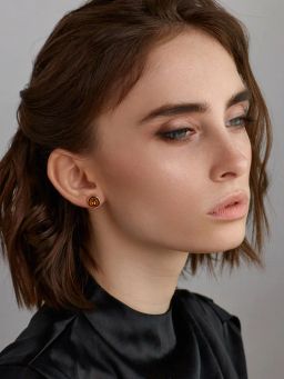 Небольшие яркие серьги-гвоздики из позолоченного серебра с янтарём Кнопочка - Амберхолл фото 3