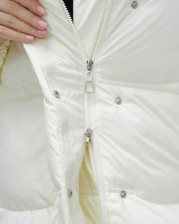 Куртка зимняя женская с большим капюшоном модная бежевого цвета 7739B - Visdeer фото 19