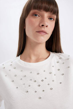 Женская повседневная футболка с короткими рукавами и круглым вырезом, украшенная камнями, стандартного кроя - Defacto фото 7