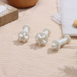 Цена за 2 шт. Плунжеры кондитерские Доляна Звёздочка, набор 3 шт.: d=2 см, d=2.2 см, d=2.5 см, пластик, белые