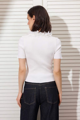 Ekru Tul Cicek V Yaka Detayl? Triko Bluz TWOSS26BZ00114