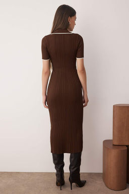 TRENDYOLMILLA Haki Renk Bloklu Midi Triko Elbise TWOSS24EL00831  фото 4