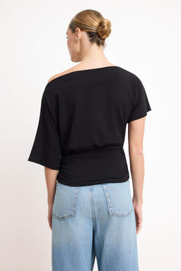 Siyah Fitted/Vucuda Oturan Asimetrik Yaka Buzgulu Crop/K?sa Pamuklu Esnek Orme Bluz TWOSS26BZ00337 - Trendyolmilla фото 4