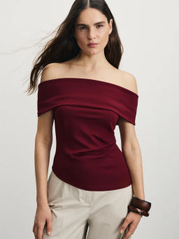 Приталенный топ со спущенными плечами / Zarina