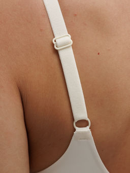 Бюстгальтер бесшовный бескаркасный с вкладышами Lingeamo айвори ВТ-01 (131)