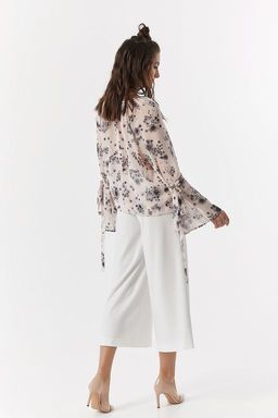 Блузка шифоновая прозрачная с цветочным принтом на светло-розовом