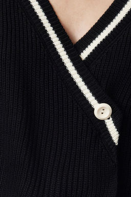 TRENDYOLMILLA Siyah Crop Renk Bloklu Triko H?rka TWOAW23HI00366 фото 3