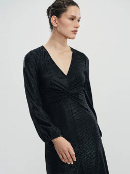 Платье из блестящей ткани с разрезом / Zarina