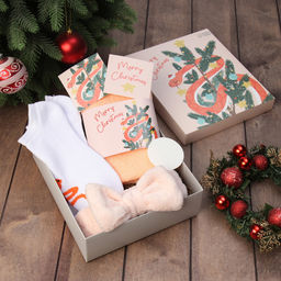 Набор подарочный «Змея на ёлке» полотенце и акс