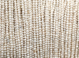 Бусины жемчуг речной галтовка 3*2мм цвет белый, 36см, 140 бусин Радуга камня