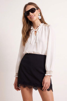 Beyaz Dokulu Gipe Detayl_ Oversize/Geni_ Kal_p G_mlek TWOSS26GO00100