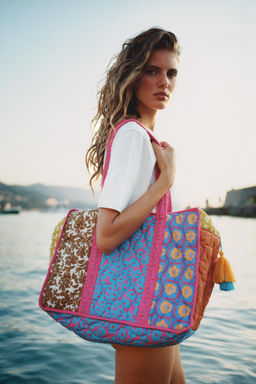 BOLSA ACOLCHADA ESTAMPADO PATCHWORK / ?nico