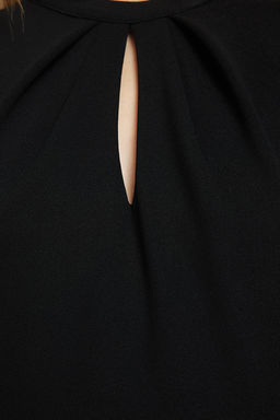 TRENDYOLMILLA Siyah Yaka Detayl? Krep Mini Skater/Belden Ac?lan Orme Elbise TWOSS23EL02015 фото 4