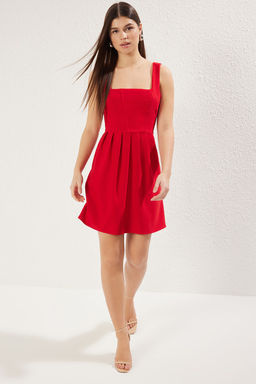 TRENDYOLMILLA Beyaz Belden Ac?lan Kare Yaka Ask?l? Volanl? Mini Dokuma Elbise TWOSS23EL00601