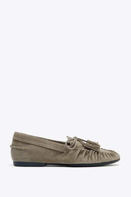 SPLIT SUEDE LOAFERS WITH TASSELS - Zara фото 2