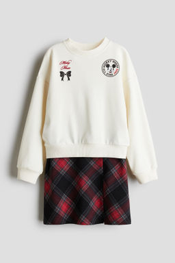 Conjunto de sudadera y falda