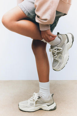 SNEAKERS WITH PIECES