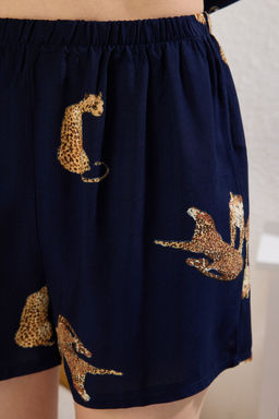 Trendyolmilla Ekru Kaplan Desenli Viskon Sortlu Dokuma Pijama Tak?m? THMAW21PT0340  фото 3