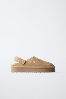 EMBROIDERED SHEEPSKIN CLOGS - Zara фото 11