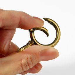 Цена за 2 шт. Кольцо-карабин, 43 мм, d = 27/19 мм, толщина - 4,5 мм, с креплением 20 3 мм, 5 шт, цвет бронзовый - Арт узор фото 3