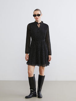 Ba?lamal? Yaka Puantiyeli ?ifon Pileli Elbise