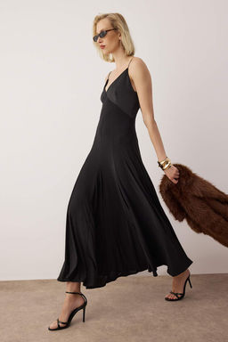 Siyah Orme Saten Detayl? Maxi Astars?z S?k/Gece Elbise TPRAW26EL00115