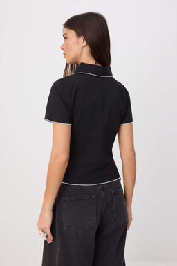 Siyah Fitted Polo Yaka Diki_ Detayl_ K_sa Kol Pamuklu Esnek _rme T-Shirt TWOSS26TS00245 - Trendyolmilla фото 4