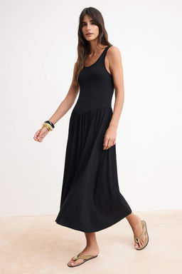 Siyah Belden Ac?lan Havuz Yaka Ince Ask?l? Kolsuz Maxi Yumusak Orme Elbise TWOSS26EL00357