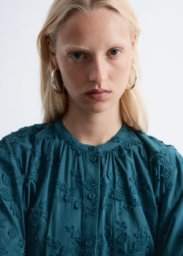 Blusa voluminosa con apliques florales - H&m фото 3