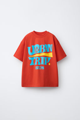 CAMISETA ESTAMPADO TEXTO / Rojo