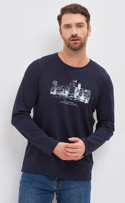 Лонгслив мужской с принтом F021-1001-430 темно-синий - Fine joyce фото 3