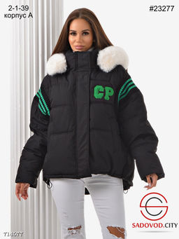 Зимняя женская куртка с меховым капюшоном в стиле оверсайз