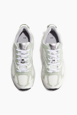 Zapatillas deportivas con suela gruesa
