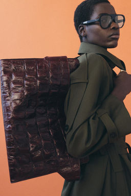 MAXI CITY BAG WITH EMBOSSED LEATHER EFFECT