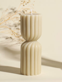 Свеча интерьерная "Афина" сливочная 6х6х18 см