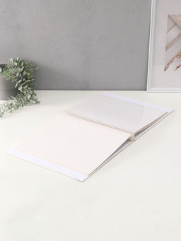 Фотоальбом магнитный на 20 листов Малыш-жираф с сердечками, кожзам, в коробке, 2.6?32?33.5 см