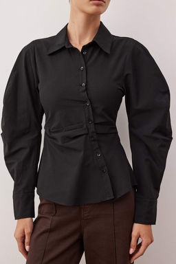 Siyah Balon Kol Detayl? Bele Oturan Asimetrik Fitted Gomlek TWOSS25GO00155