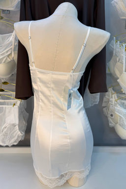 D0158 БЕЛАЯ СОРОЧКА С БЕЛЫМ КРУЖЕВОМ