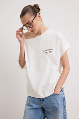 Ekru Slogan Oversize Kay?k Yaka Dusuk Kol K?sa 2 iplik penye Orme T-Shirt TWOSS26TS00150