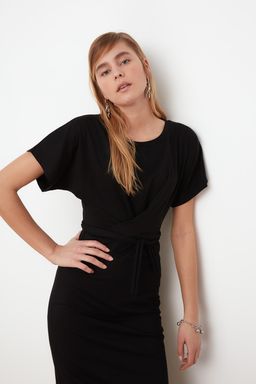 Siyah %100 Pamuk Bele Oturan Y?rtmac ve Baglama Detayl? Midi Orme Kalem Elbise TWOSS21EL0404